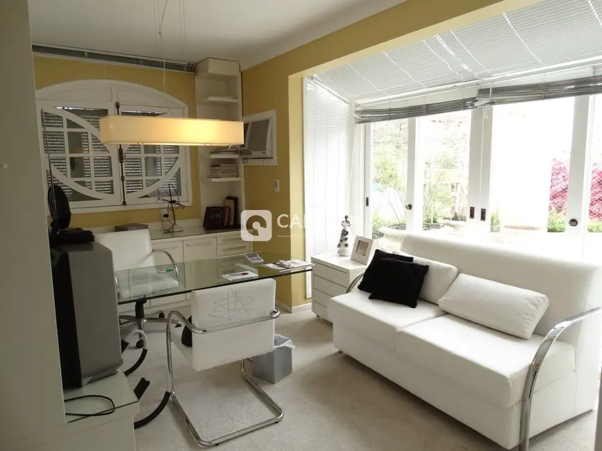 Casa com 3 quartos à venda, 400m2 em Nossa Senhora de Lourdes, Santa Maria - RS - imagem 8 Foto 8 de Casa com 3 quartos à venda, 400m2 em Nossa Senhora de Lourdes, Santa Maria - RS