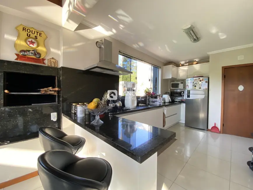 Casa com 4 quartos à venda, 240m2 em Nossa Senhora de Lourdes, Santa Maria - RS - imagem 7 Foto 7 de Casa com 4 quartos à venda, 240m2 em Nossa Senhora de Lourdes, Santa Maria - RS