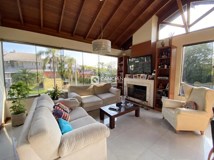 Casa com 4 quartos à venda, 240m2 em Nossa Senhora de Lourdes, Santa Maria - RS - imagem 6 Foto 6 de Casa com 4 quartos à venda, 240m2 em Nossa Senhora de Lourdes, Santa Maria - RS