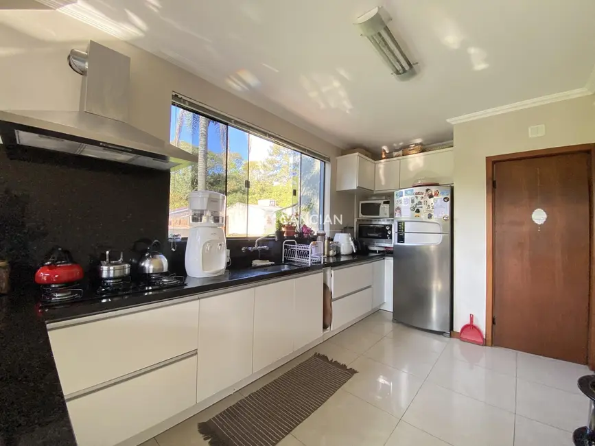 Casa com 4 quartos à venda, 240m2 em Nossa Senhora de Lourdes, Santa Maria - RS - imagem 8 Foto 8 de Casa com 4 quartos à venda, 240m2 em Nossa Senhora de Lourdes, Santa Maria - RS