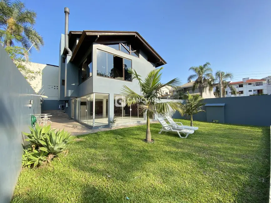 Foto 1 de Casa com 4 quartos à venda, 240m2 em Nossa Senhora de Lourdes, Santa Maria - RS