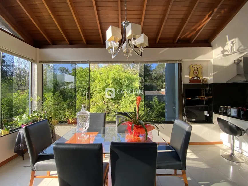 Casa com 4 quartos à venda, 240m2 em Nossa Senhora de Lourdes, Santa Maria - RS - imagem 4 Foto 4 de Casa com 4 quartos à venda, 240m2 em Nossa Senhora de Lourdes, Santa Maria - RS