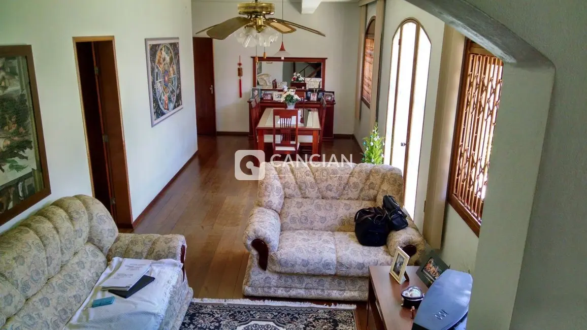 Foto 5 de Casa com 4 quartos à venda, 210m2 em Nossa Senhora do Perpétuo Socorro, Santa Maria - RS