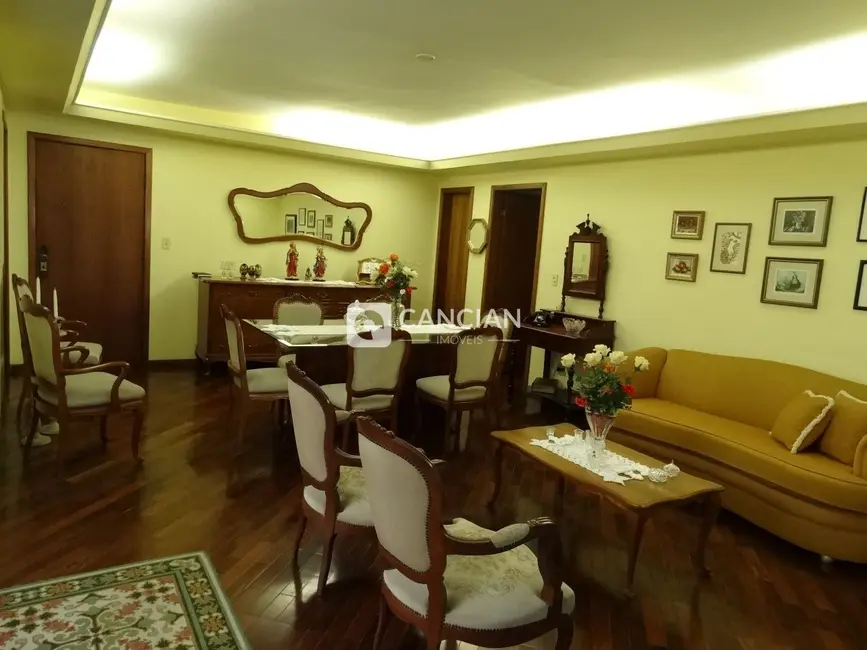 Foto 2 de Apartamento com 3 quartos à venda, 185m2 em Centro, Santa Maria - RS