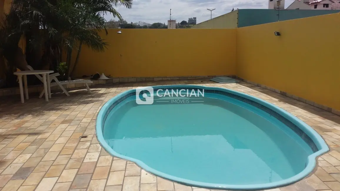 Casa com 6 quartos à venda, 360m2 em Nossa Senhora Medianeira, Santa Maria - RS - imagem 3 Foto 3 de Casa com 6 quartos à venda, 360m2 em Nossa Senhora Medianeira, Santa Maria - RS