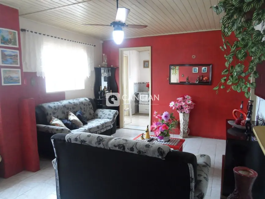 Foto 4 de Casa com 6 quartos à venda, 330m2 em Presidente João Goulart, Santa Maria - RS