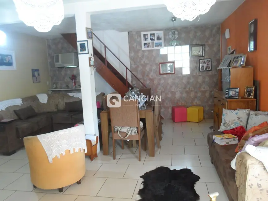 Casa com 4 quartos à venda, 136m2 em Dom Antônio Reis, Santa Maria - RS - imagem 3 Foto 3 de Casa com 4 quartos à venda, 136m2 em Dom Antônio Reis, Santa Maria - RS