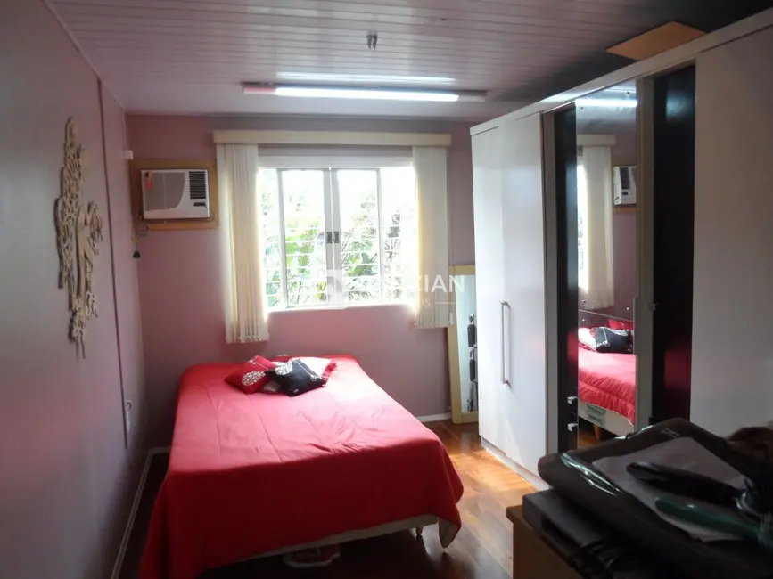 Casa com 4 quartos à venda, 136m2 em Dom Antônio Reis, Santa Maria - RS - imagem 6 Foto 6 de Casa com 4 quartos à venda, 136m2 em Dom Antônio Reis, Santa Maria - RS