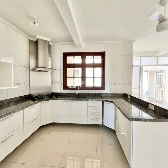 Casa de Condomínio com 4 quartos à venda, 320m2 em Camobi, Santa Maria - RS - imagem 6 Foto 6 de Casa de Condomínio com 4 quartos à venda, 320m2 em Camobi, Santa Maria - RS