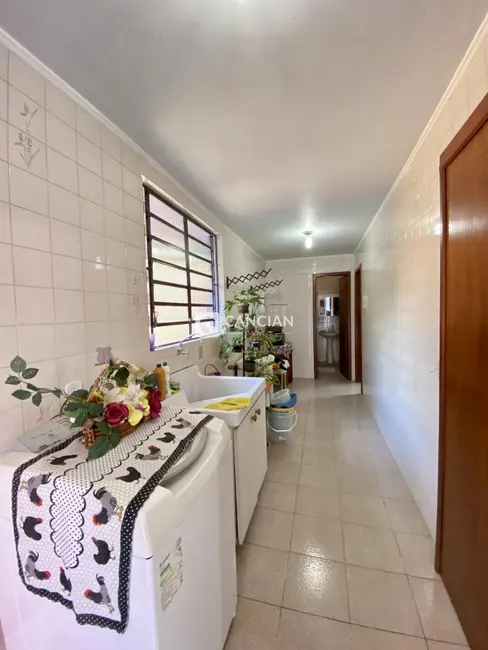 Casa com 5 quartos à venda, 416m2 em Nossa Senhora Medianeira, Santa Maria - RS - imagem 7 Foto 7 de Casa com 5 quartos à venda, 416m2 em Nossa Senhora Medianeira, Santa Maria - RS