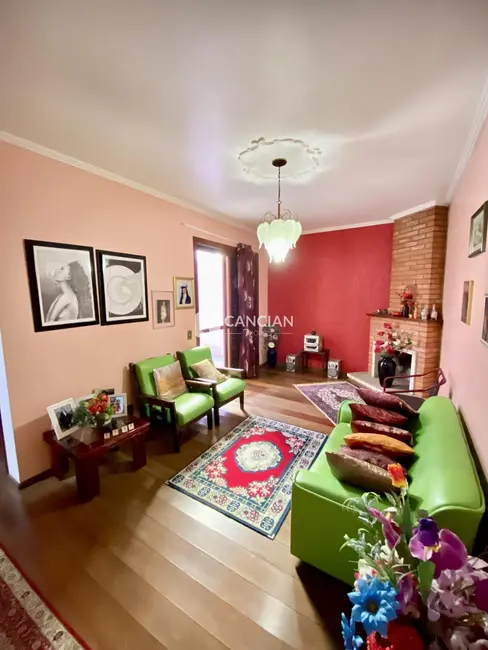 Foto 2 de Casa com 5 quartos à venda, 416m2 em Nossa Senhora Medianeira, Santa Maria - RS