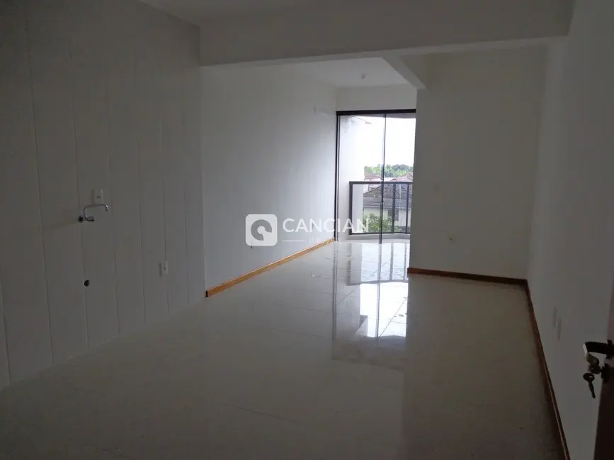 Foto 3 de Kitnet com 1 quarto à venda, 32m2 em Nossa Senhora do Rosário, Santa Maria - RS