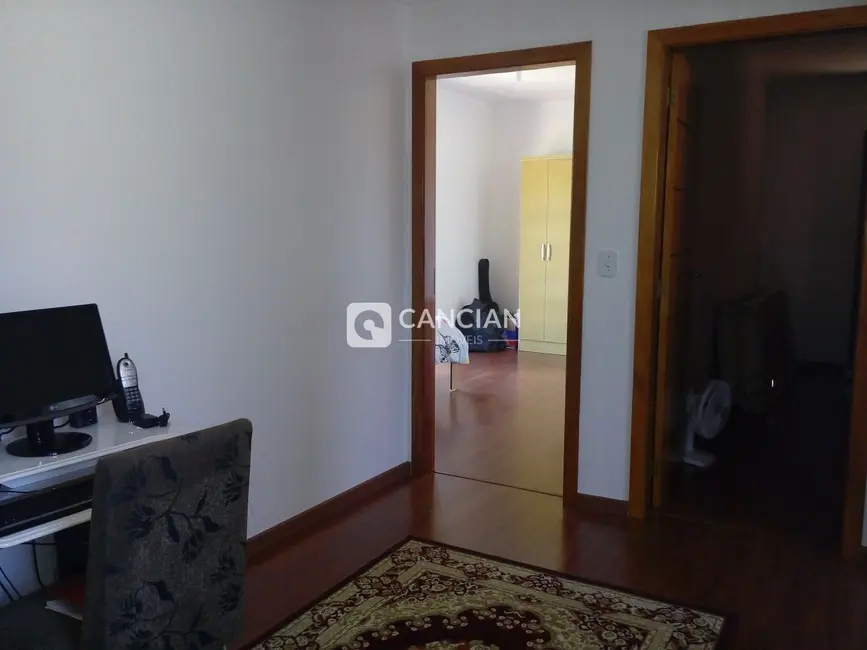 Foto 9 de Sobrado com 5 quartos à venda, 245m2 em Nossa Senhora do Perpétuo Socorro, Santa Maria - RS