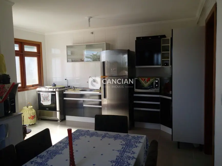 Foto 6 de Sobrado com 5 quartos à venda, 245m2 em Nossa Senhora do Perpétuo Socorro, Santa Maria - RS