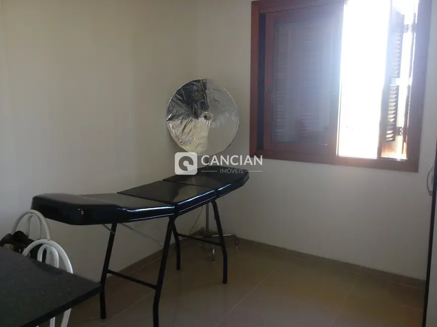 Foto 5 de Sobrado com 5 quartos à venda, 245m2 em Nossa Senhora do Perpétuo Socorro, Santa Maria - RS