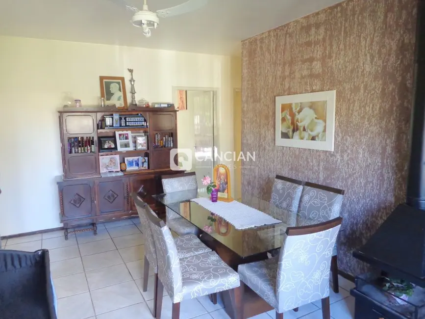Casa com 3 quartos à venda, 185m2 em Nossa Senhora Medianeira, Santa Maria - RS - imagem 4 Foto 4 de Casa com 3 quartos à venda, 185m2 em Nossa Senhora Medianeira, Santa Maria - RS