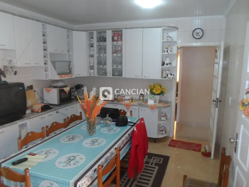 Casa com 4 quartos à venda, 257m2 em Dom Antônio Reis, Santa Maria - RS - imagem 4 Foto 4 de Casa com 4 quartos à venda, 257m2 em Dom Antônio Reis, Santa Maria - RS