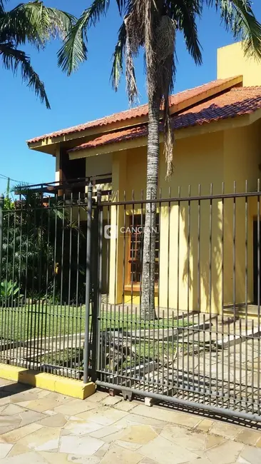 Foto 2 de Casa com 4 quartos à venda, 411m2 em Nossa Senhora de Lourdes, Santa Maria - RS