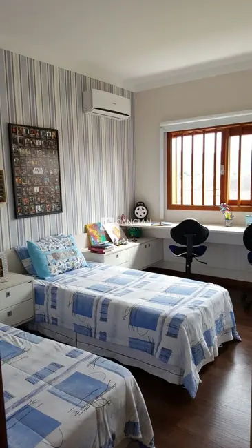 Casa com 3 quartos à venda, 247m2 em Camobi, Santa Maria - RS - imagem 9 Foto 9 de Casa com 3 quartos à venda, 247m2 em Camobi, Santa Maria - RS