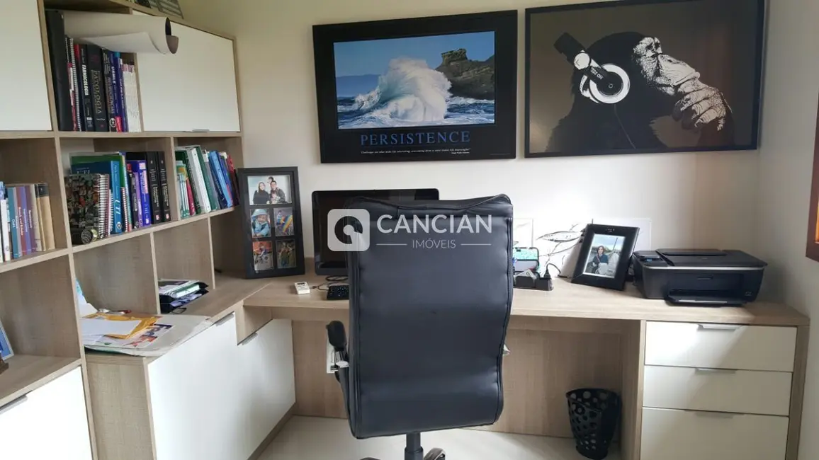 Casa com 3 quartos à venda, 247m2 em Camobi, Santa Maria - RS - imagem 8 Foto 8 de Casa com 3 quartos à venda, 247m2 em Camobi, Santa Maria - RS