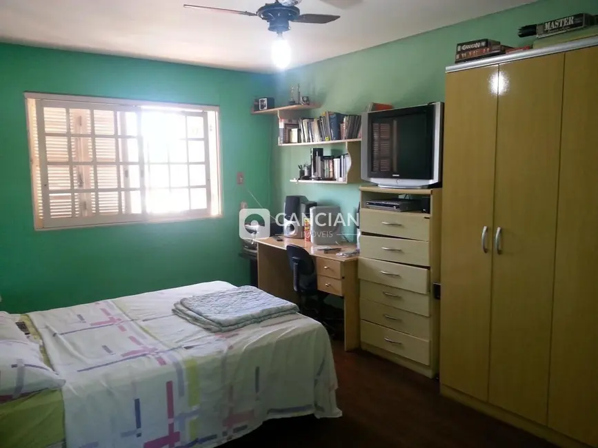 Foto 8 de Sobrado com 3 quartos à venda, 242m2 em Dom Antônio Reis, Santa Maria - RS