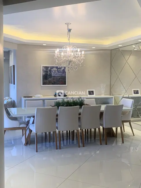 Foto 6 de Apartamento com 3 quartos à venda, 200m2 em Nossa Senhora de Lourdes, Santa Maria - RS