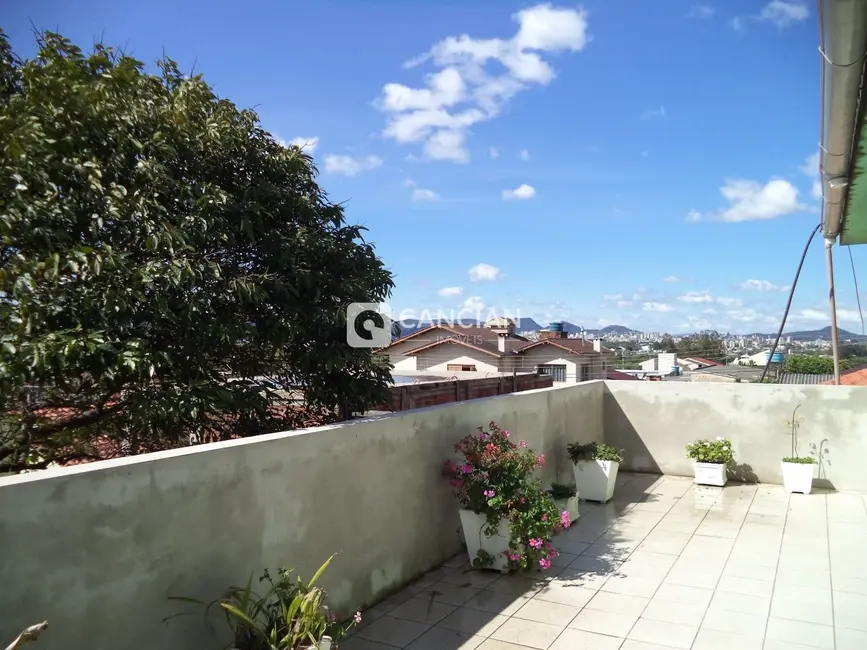 Casa com 3 quartos à venda, 339m2 em Pinheiro Machado, Santa Maria - RS - imagem 9 Foto 9 de Casa com 3 quartos à venda, 339m2 em Pinheiro Machado, Santa Maria - RS
