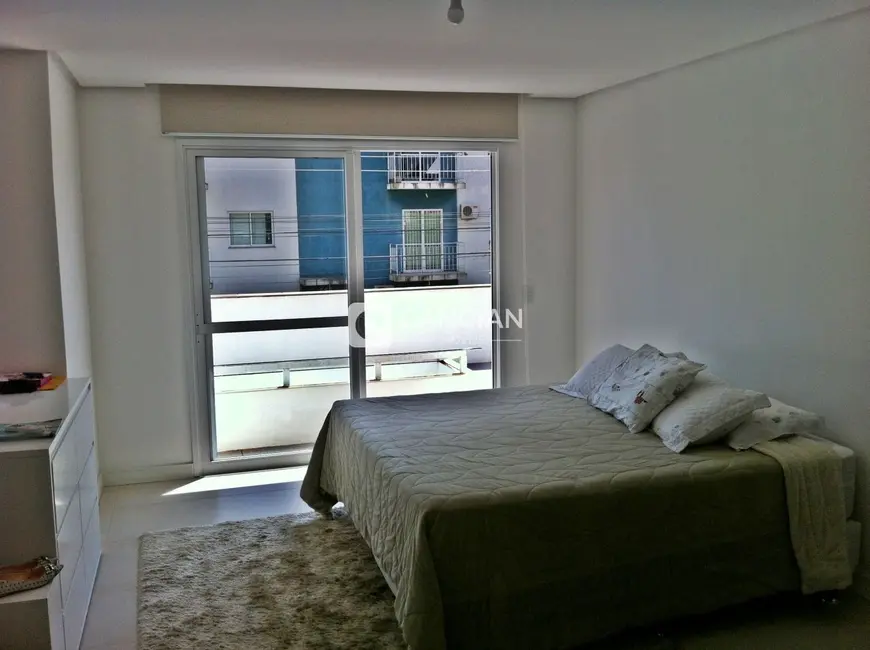 Casa com 3 quartos à venda, 402m2 em Camobi, Santa Maria - RS - imagem 9 Foto 9 de Casa com 3 quartos à venda, 402m2 em Camobi, Santa Maria - RS