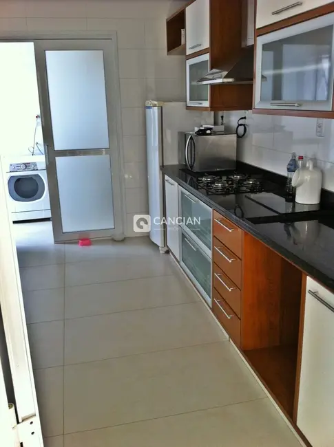 Casa com 3 quartos à venda, 402m2 em Camobi, Santa Maria - RS - imagem 8 Foto 8 de Casa com 3 quartos à venda, 402m2 em Camobi, Santa Maria - RS