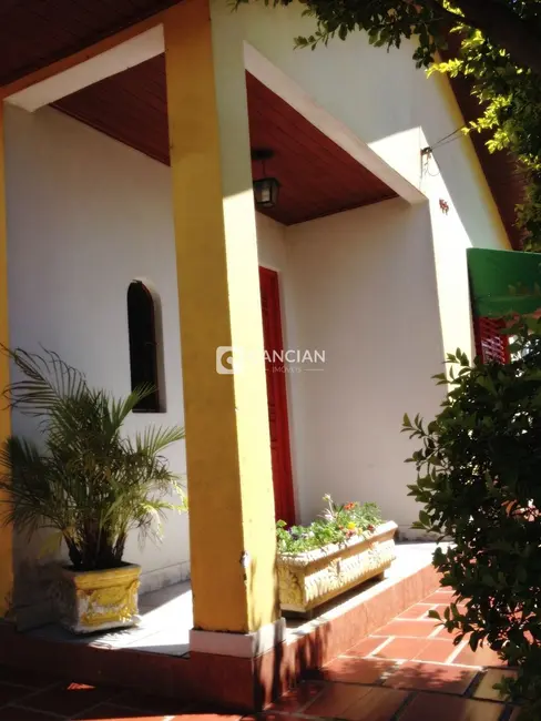 Casa com 3 quartos à venda, 135m2 em São José, Santa Maria - RS - imagem 2 Foto 2 de Casa com 3 quartos à venda, 135m2 em São José, Santa Maria - RS