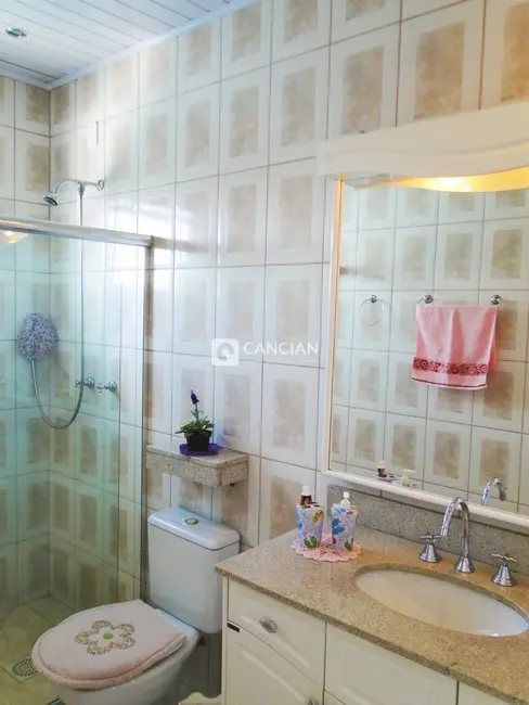 Foto 9 de Sobrado com 4 quartos à venda, 230m2 em Divina Providência, Santa Maria - RS