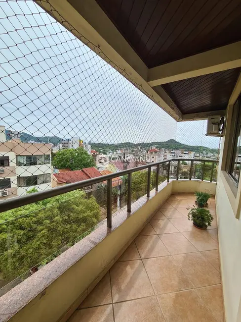 Foto 5 de Cobertura com 4 quartos à venda, 266m2 em Nossa Senhora de Lourdes, Santa Maria - RS