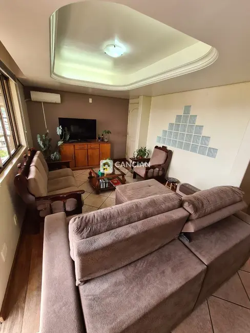 Foto 4 de Cobertura com 4 quartos à venda, 266m2 em Nossa Senhora de Lourdes, Santa Maria - RS