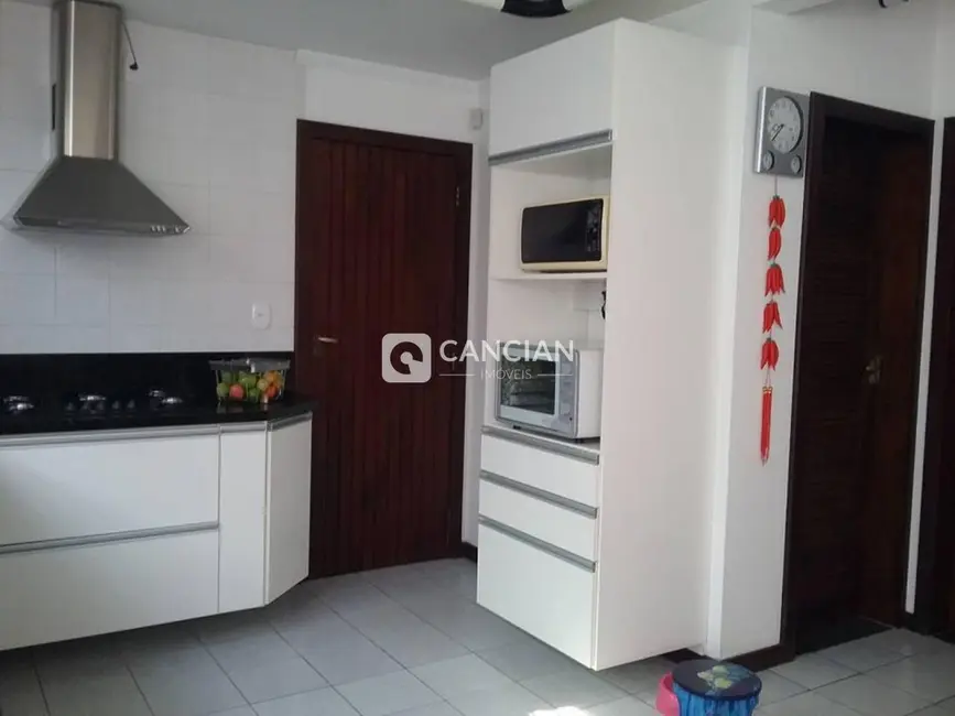 Casa com 3 quartos à venda, 330m2 em Camobi, Santa Maria - RS - imagem 7 Foto 7 de Casa com 3 quartos à venda, 330m2 em Camobi, Santa Maria - RS