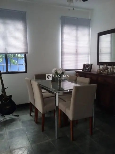Casa com 3 quartos à venda, 330m2 em Camobi, Santa Maria - RS - imagem 8 Foto 8 de Casa com 3 quartos à venda, 330m2 em Camobi, Santa Maria - RS