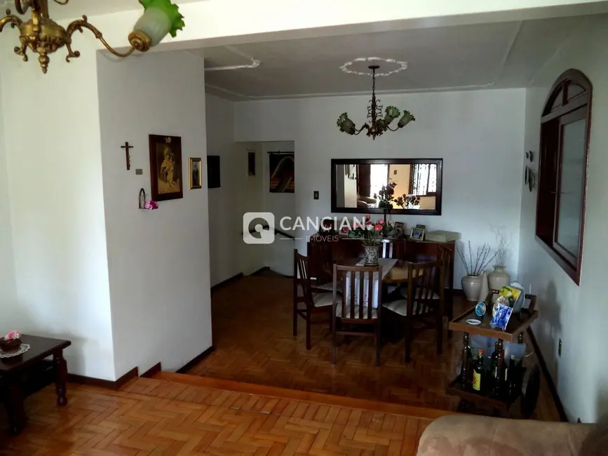 Foto 2 de Casa com 3 quartos à venda, 152m2 em Nossa Senhora das Dores, Santa Maria - RS