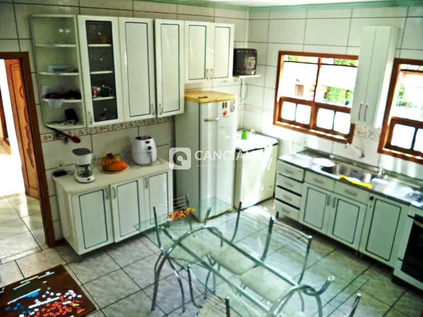Casa com 4 quartos à venda, 190m2 em Pé de Plátano, Santa Maria - RS - imagem 9 Foto 9 de Casa com 4 quartos à venda, 190m2 em Pé de Plátano, Santa Maria - RS