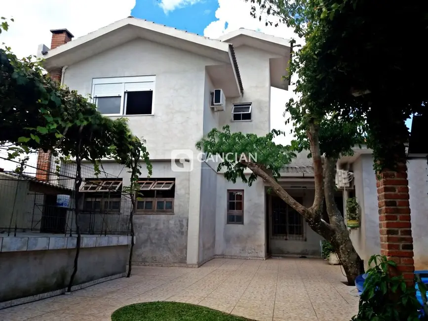 Foto 1 de Casa com 4 quartos à venda, 190m2 em Pé de Plátano, Santa Maria - RS