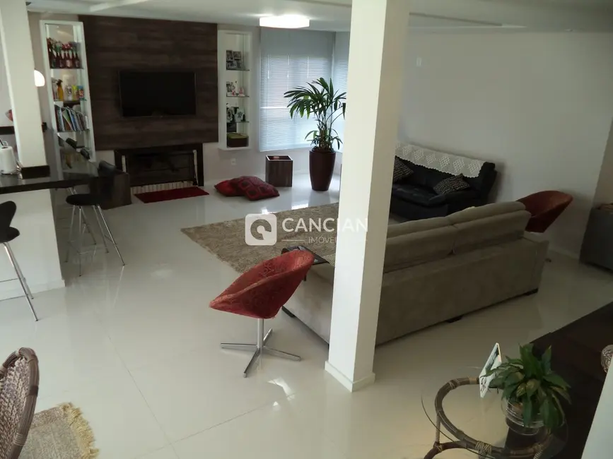 Casa com 3 quartos à venda, 305m2 em Cerrito, Santa Maria - RS - imagem 4 Foto 4 de Casa com 3 quartos à venda, 305m2 em Cerrito, Santa Maria - RS