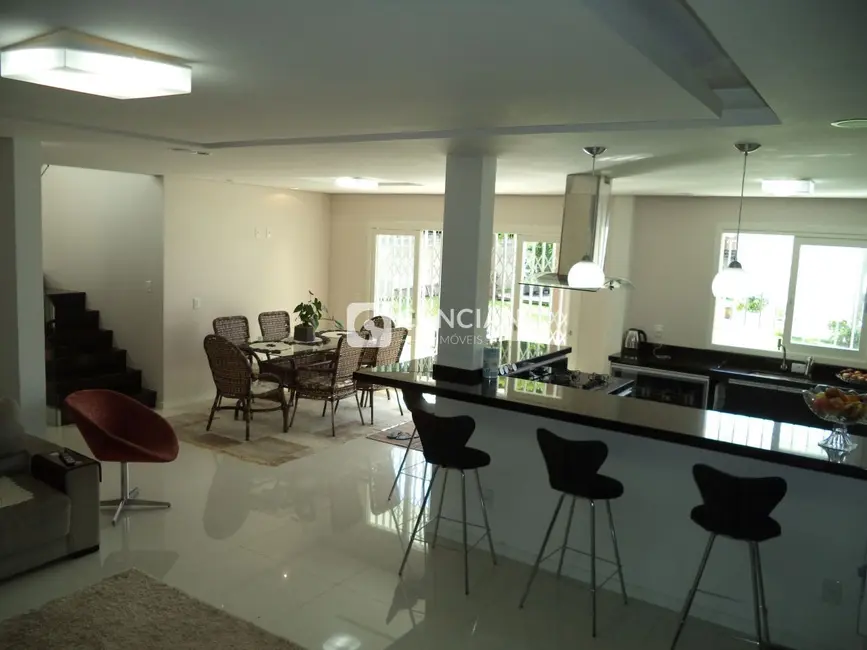 Casa com 3 quartos à venda, 305m2 em Cerrito, Santa Maria - RS - imagem 3 Foto 3 de Casa com 3 quartos à venda, 305m2 em Cerrito, Santa Maria - RS