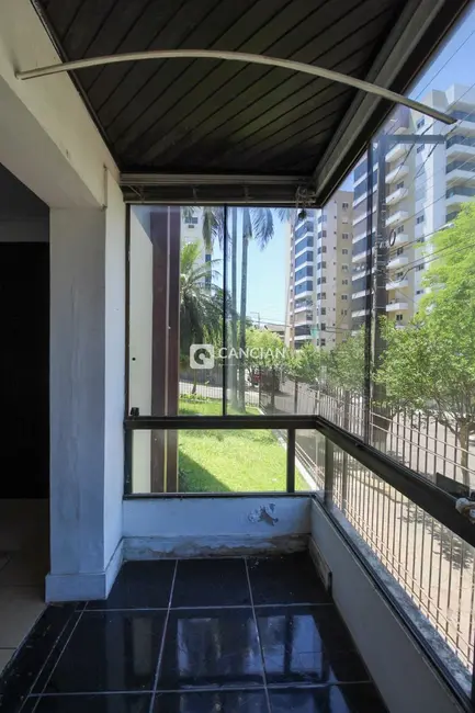 Foto 2 de Apartamento com 3 quartos à venda, 120m2 em Nossa Senhora de Lourdes, Santa Maria - RS