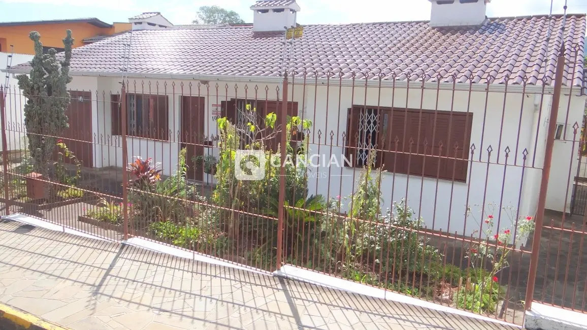 Casa com 3 quartos à venda, 132m2 em Nossa Senhora do Perpétuo Socorro, Santa Maria - RS - imagem 2 Foto 2 de Casa com 3 quartos à venda, 132m2 em Nossa Senhora do Perpétuo Socorro, Santa Maria - RS