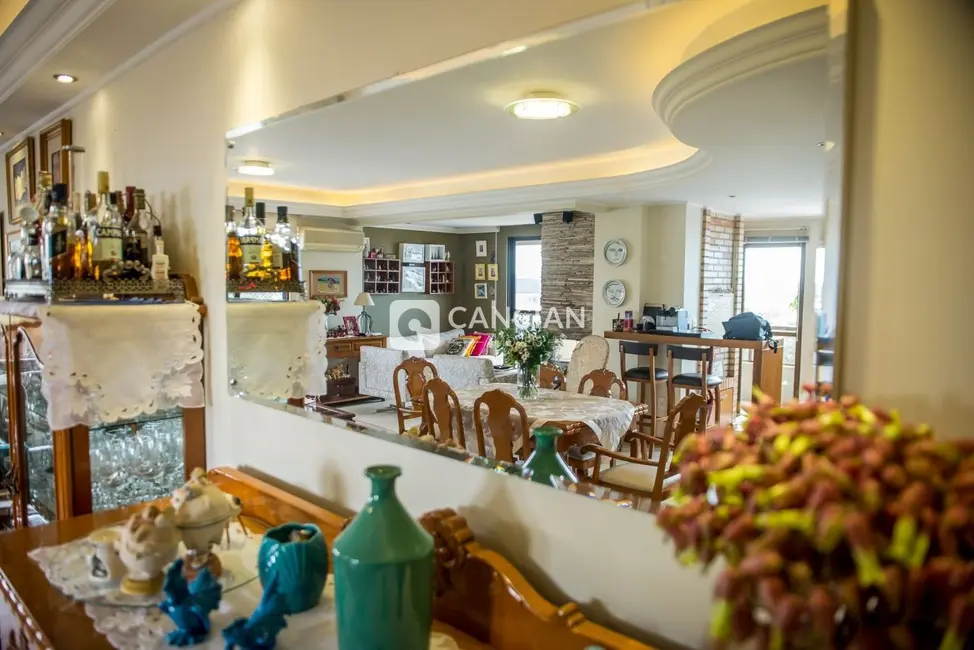 Foto 2 de Apartamento com 4 quartos à venda, 222m2 em Patronato, Santa Maria - RS