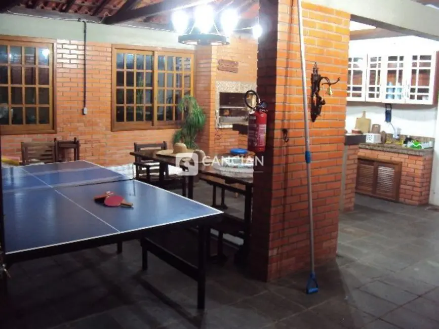 Casa com 3 quartos à venda, 214m2 em Centro, Itaara - RS - imagem 8 Foto 8 de Casa com 3 quartos à venda, 214m2 em Centro, Itaara - RS