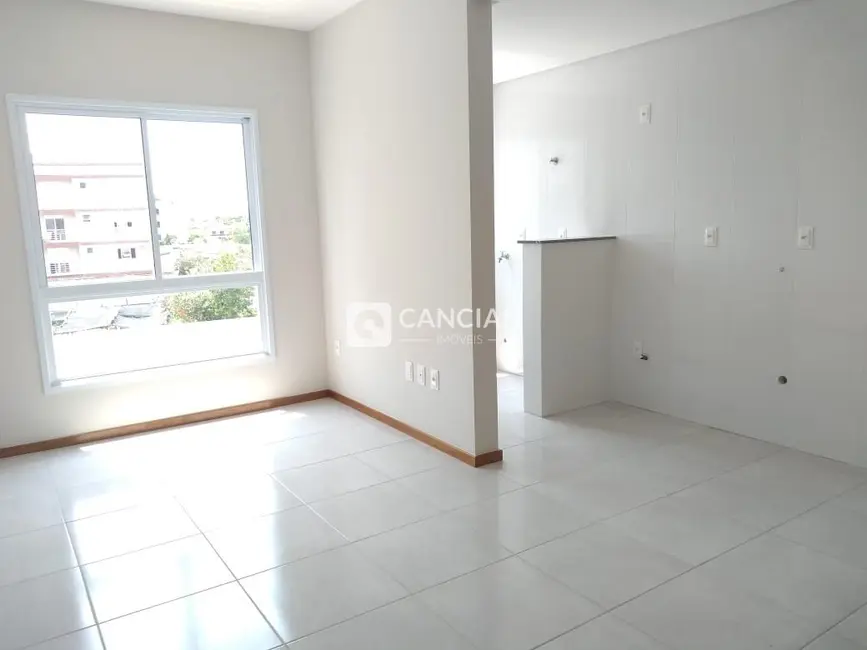 Foto 3 de Apartamento com 1 quarto à venda, 40m2 em Camobi, Santa Maria - RS