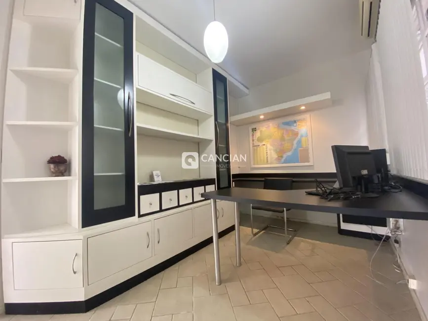 Casa com 4 quartos à venda, 426m2 em Nossa Senhora do Perpétuo Socorro, Santa Maria - RS - imagem 5 Foto 5 de Casa com 4 quartos à venda, 426m2 em Nossa Senhora do Perpétuo Socorro, Santa Maria - RS