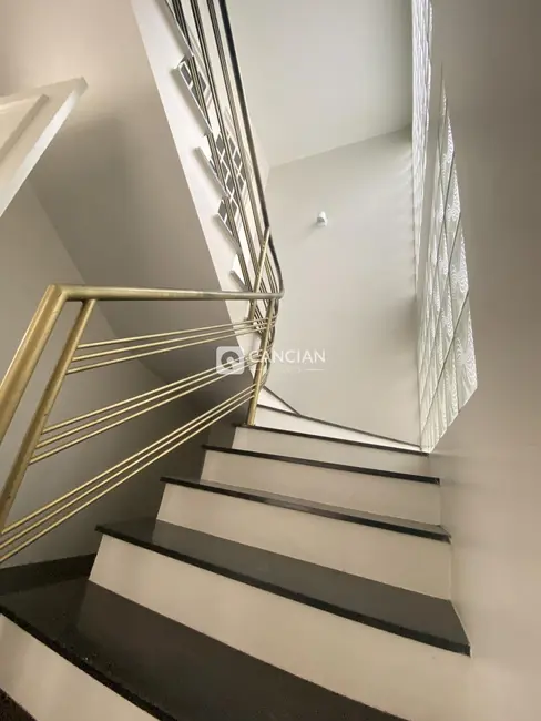 Casa com 4 quartos à venda, 426m2 em Nossa Senhora do Perpétuo Socorro, Santa Maria - RS - imagem 7 Foto 7 de Casa com 4 quartos à venda, 426m2 em Nossa Senhora do Perpétuo Socorro, Santa Maria - RS