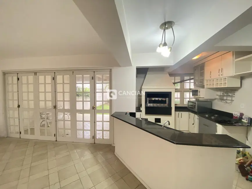 Casa com 4 quartos à venda, 426m2 em Nossa Senhora do Perpétuo Socorro, Santa Maria - RS - imagem 4 Foto 4 de Casa com 4 quartos à venda, 426m2 em Nossa Senhora do Perpétuo Socorro, Santa Maria - RS