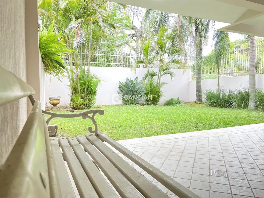 Casa com 4 quartos à venda, 426m2 em Nossa Senhora do Perpétuo Socorro, Santa Maria - RS - imagem 2 Foto 2 de Casa com 4 quartos à venda, 426m2 em Nossa Senhora do Perpétuo Socorro, Santa Maria - RS