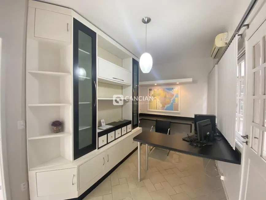 Casa com 4 quartos à venda, 426m2 em Nossa Senhora do Perpétuo Socorro, Santa Maria - RS - imagem 6 Foto 6 de Casa com 4 quartos à venda, 426m2 em Nossa Senhora do Perpétuo Socorro, Santa Maria - RS